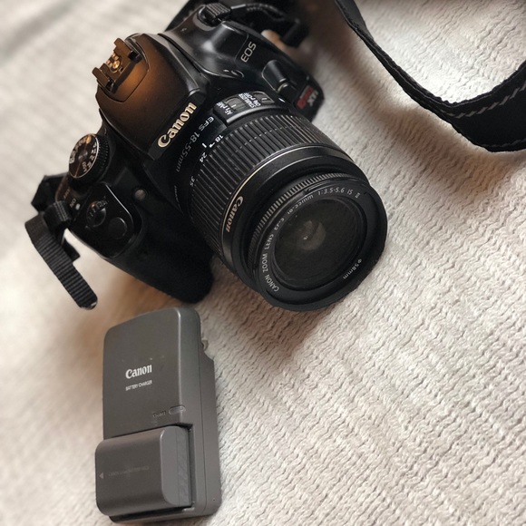 Canon Black Camera with Lens - Picture 4 of 8